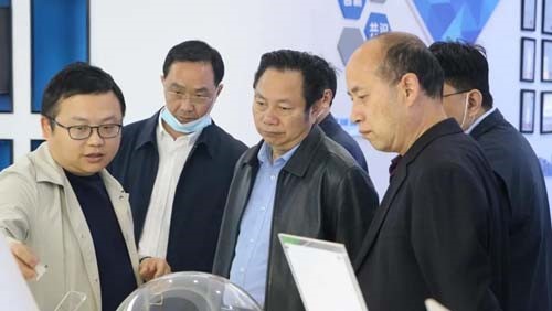 株洲市人大常委會黨組副書記、副主任，市總工會主席王建之一行蒞臨立方調(diào)研